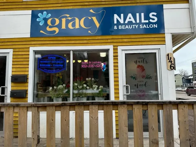 Salon exterior